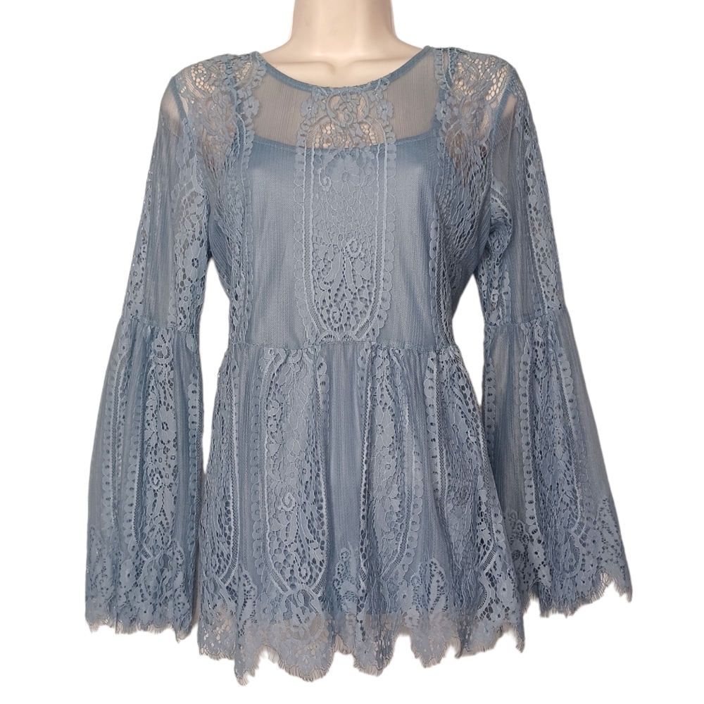 ULTRA PINK Light Blue Lace Flare Bell Sleeve Stretchy Peplum Style Top Small